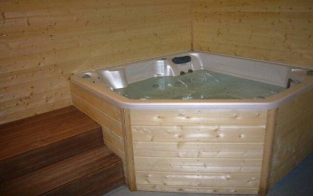 Adonis Molines by Olydea