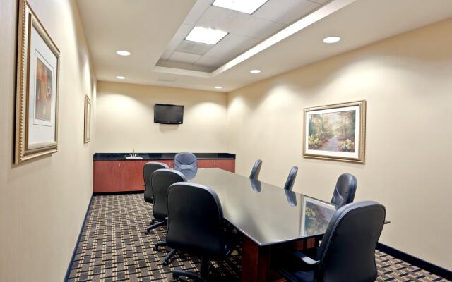 Holiday Inn Express & Suites Seattle North - Lynnwood, an IHG Hotel