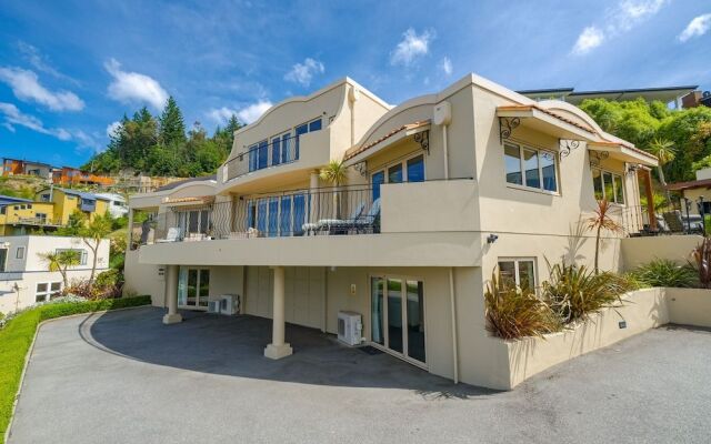 The Star of Queenstown Hill