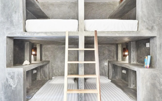 drivethru Hostel Polhena