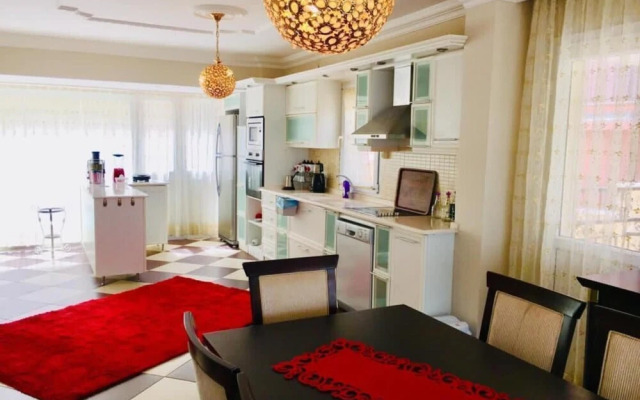 Luxury Villa With Private Pool in Kusadasi