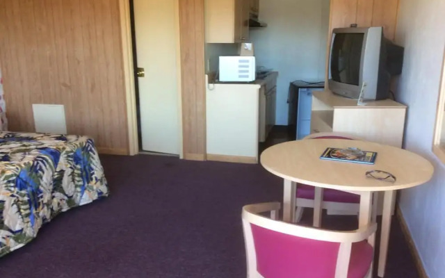 MacThrift Motor Inn