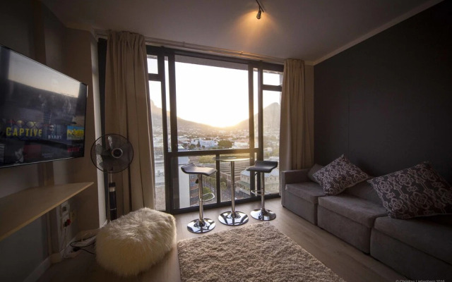 High-end city center studio with Views