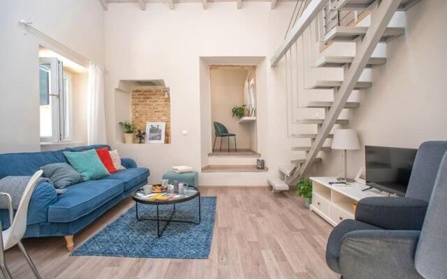 Newly Renovated 1730's Venetian Loft (02) !