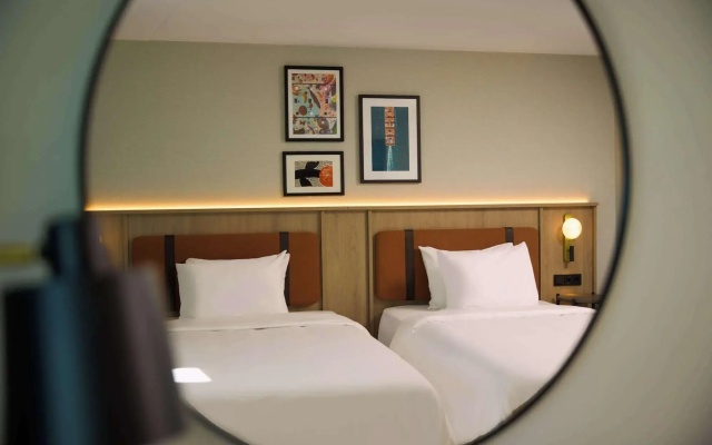 Отель DoubleTree by Hilton Rotterdam Centre