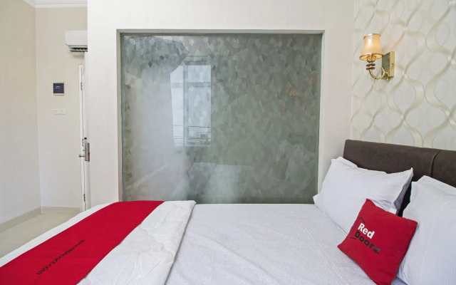 RedDoorz Plus @ Cideng Barat