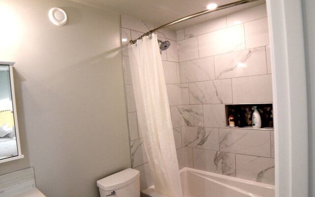 Aurora Deluxe Vacation Guest House