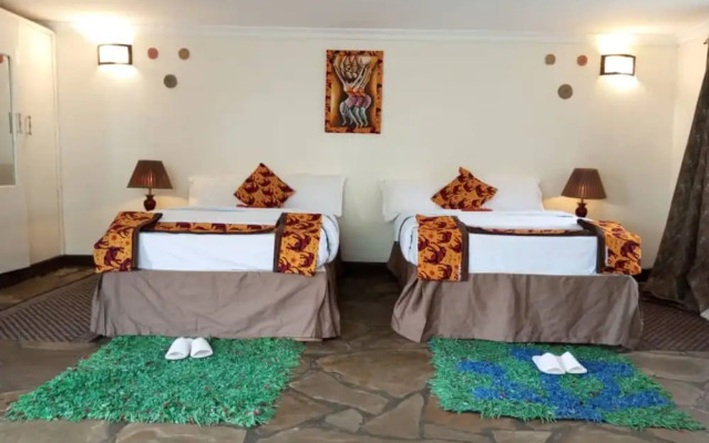 Da Vinci Gorilla Lodge