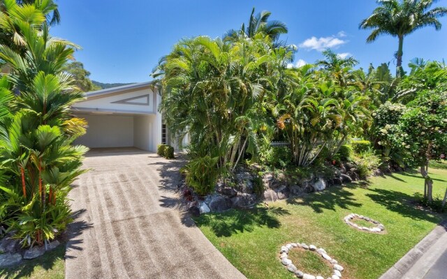 White Sapphire Holiday House