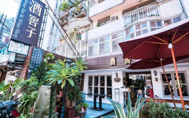 Zhongxiao Dunhua Homestay