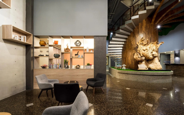 Yadi Hotel