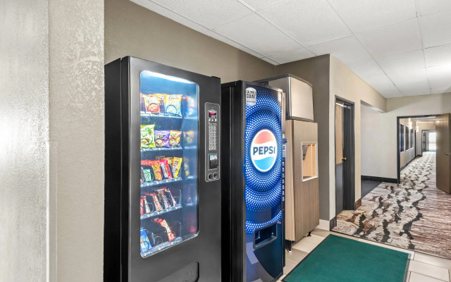 Quality Inn & Suites Des Moines Airport