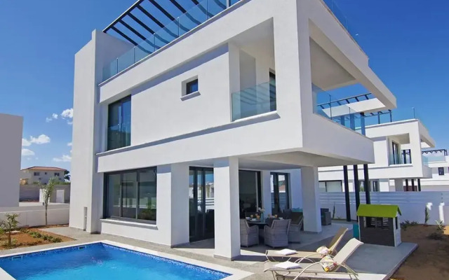 Theresa Paralimni in Paralimni