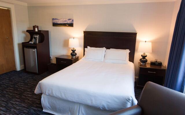 Capitol Plaza Hotel Montpelier Tapestry Collection by Hilton