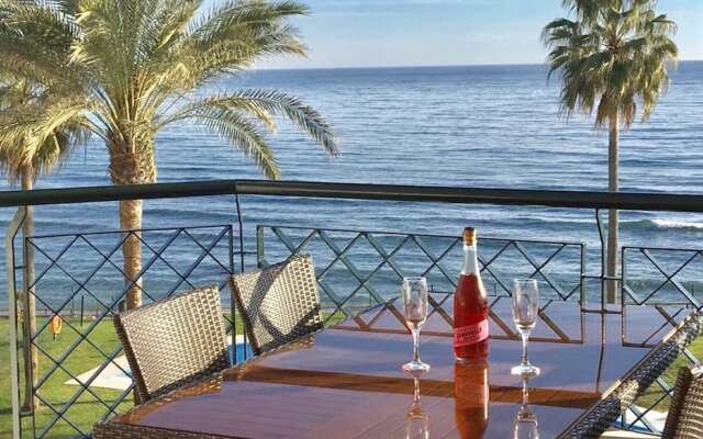 Mi Capricho Beachfront Apartment - Sitio de Calahonda