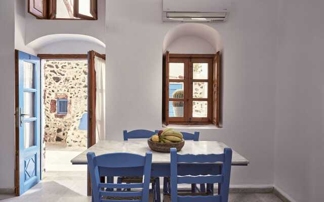 Amphitheater Cave Houses