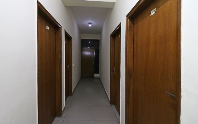 OYO 10662 Hotel Town Noida