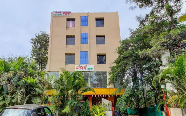 Oyo Flagship 805380 Gandharva Lodging