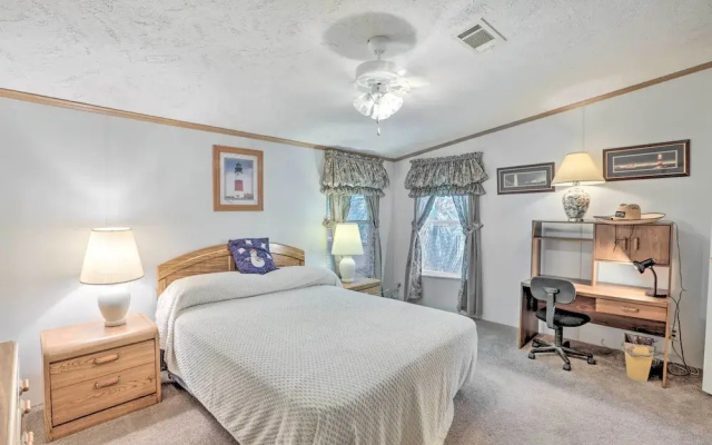 Bright Steinhatchee Home: Proximity to Ocean!