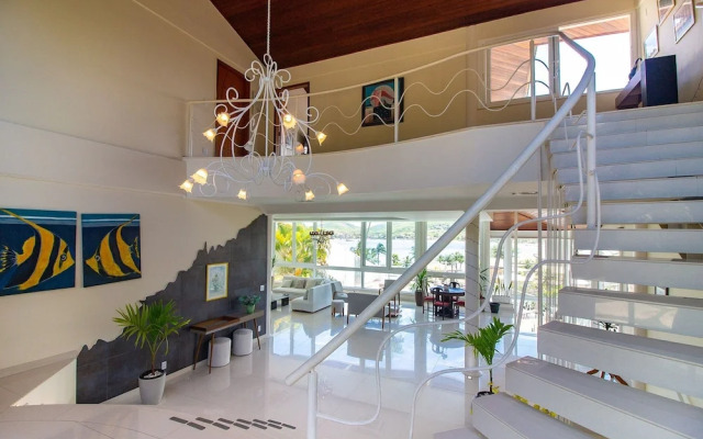 Maravilhosa Mansão em Frente à Praia