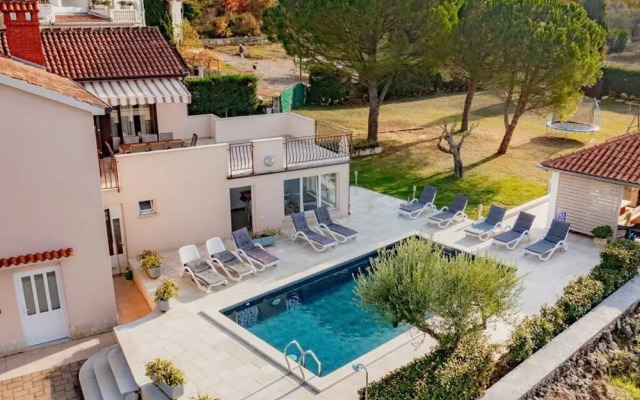 Villa Rosy Comfortable Holiday Residence