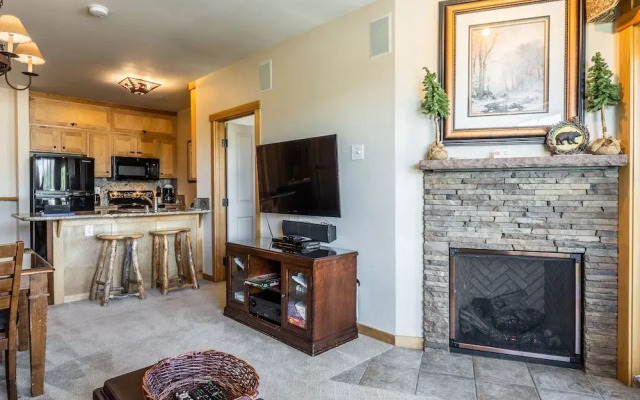 Juniper Springs Lodge by Mammoth Five Star