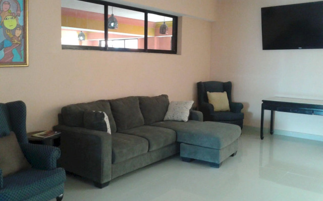 Le Monte Cristo Hotel & Suites