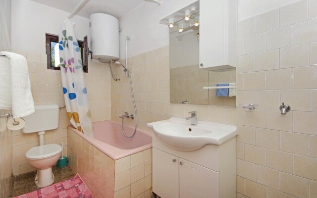 Awesome Home in Sucuraj With Wifi and 2 Bedrooms
