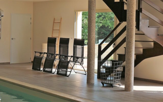 Maison avec piscine intérieure