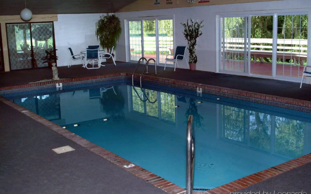 Hampton Falls Inn