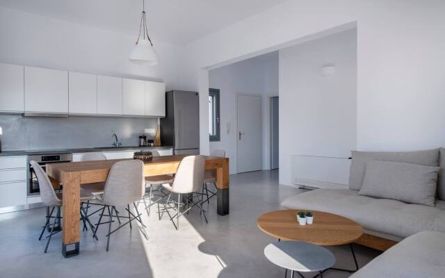 Parikia's Crossroad 3 Bedroom House