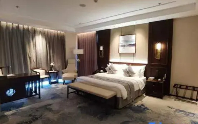 Rose Hotel (Nanyang Zhangheng Avenue Municipal Government Store)