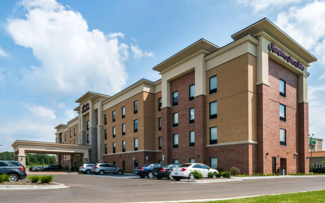 Hampton Inn & Suites Wixom