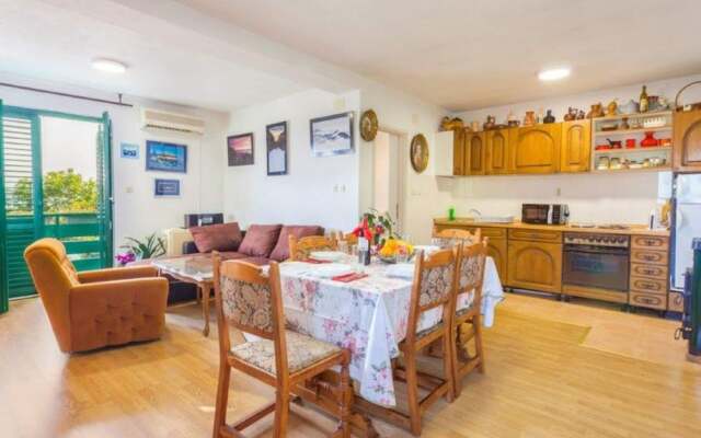 Gorgeous Villa in Tučepi with Private Swimming Pool
