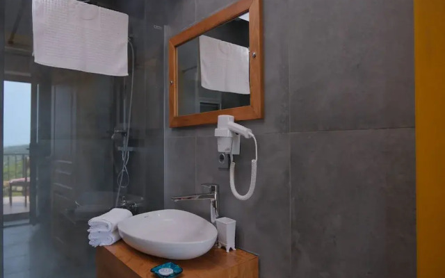 Assos Pırnal Köy Evi