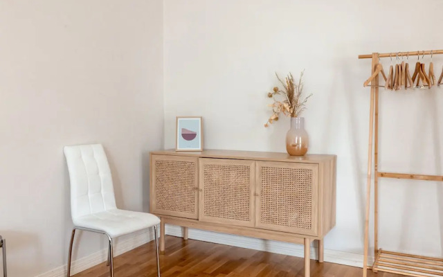 2ndhomes Top Floor 3BR Apartment w Sauna