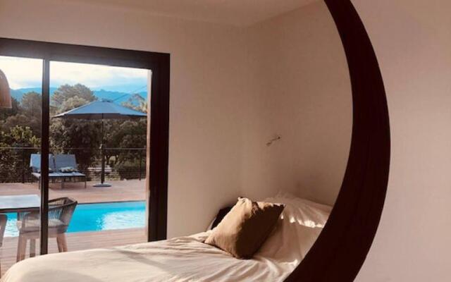 Luxury Villa for 8 people with private swimming pool