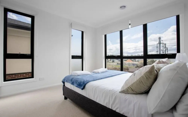 Captivating Large 4br@narre Warren