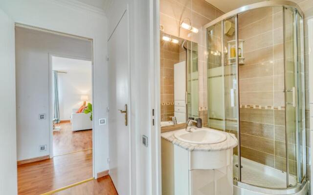 Chic and spacious apart with parking