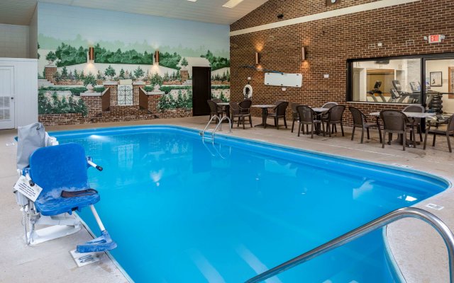 Quality Inn & Suites Zanesville City Center