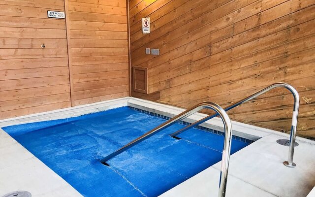 Rainbow Villas 1 Charming Boutique complex, Dual Master Suites, Forest Mountain Views by RedAwning