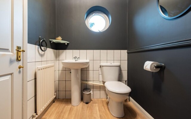 The Wycombe House - Inviting 5bdr House With Garden