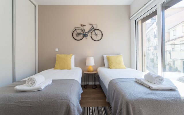 Alfama Lounge Three-Bedroom Apartment w/ River View and Parking - by LU Holidays