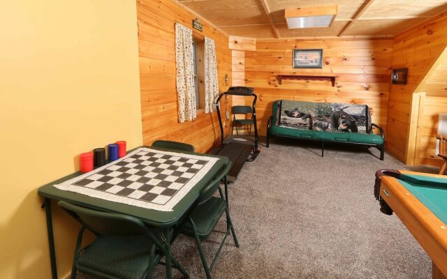 Fireside Memories 2 Br cabin by RedAwning