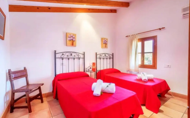 Villa in Buger With Private Courtyard