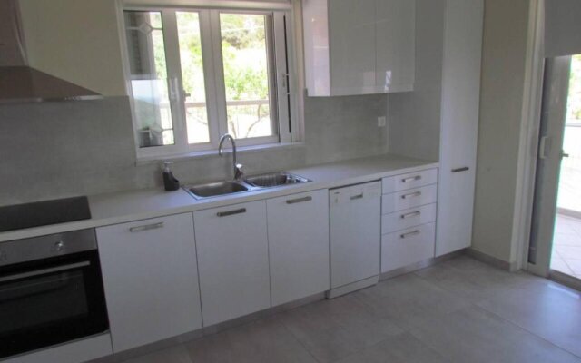 Beautiful 3-bed House in Chania With Garden