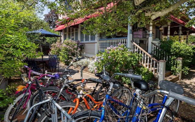 Antoinette's Apartments & Suites
