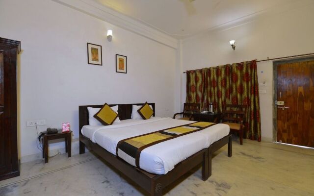 Chandra Prakash Hotel