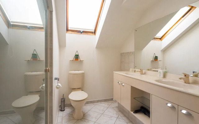 A colourful welcome to the bays and beaches