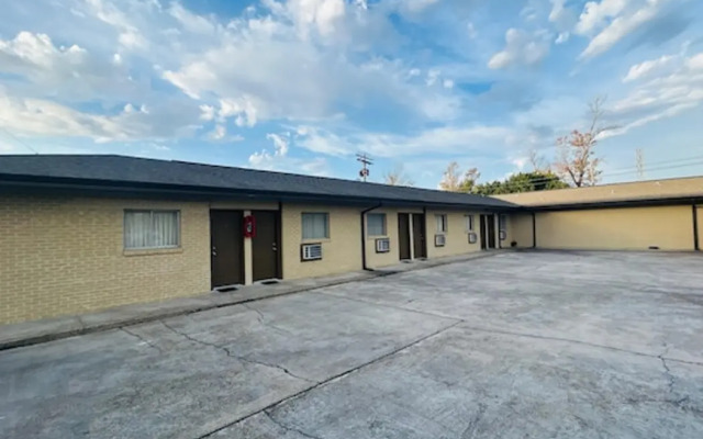 Relax Inn By OYO Sulphur Hwy 90